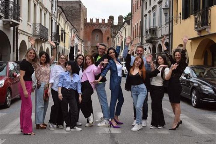 Escorts Barbarano del Capo, Italy — Local Companions