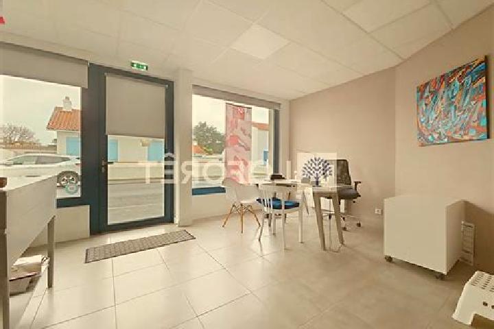 Escorts Barbatre, France — Local Companions