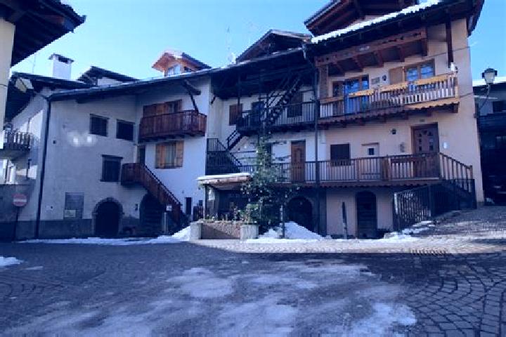 Escorts Baselga di Pine, Italy — Local Companions
