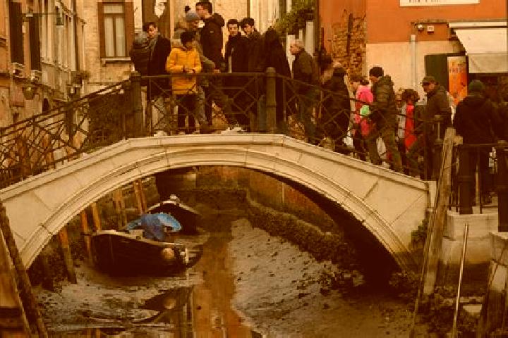 Escorts Basiliano-Vissandone, Italy — Local Companions