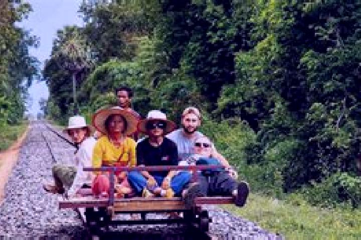 Escorts Bat Dambang, Cambodia — Local Companions