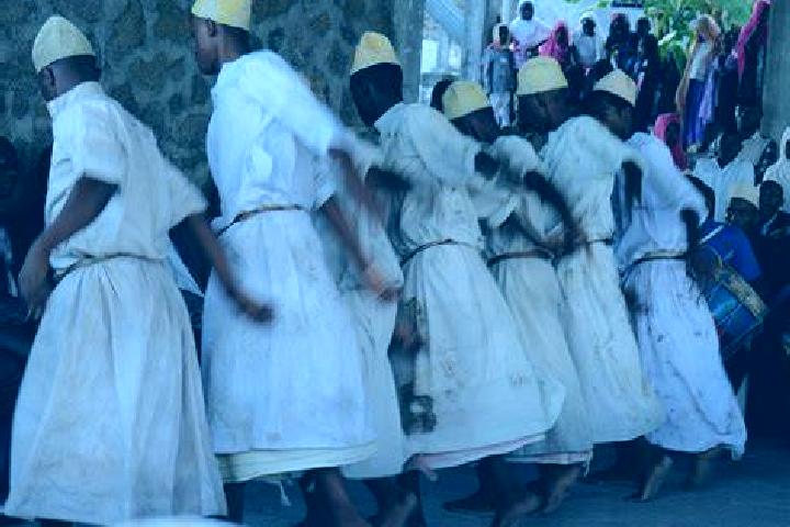 Escorts Batou, Comoros — Local Companions