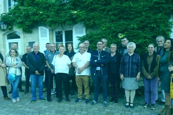 Escorts Bavent, France — Local Companions