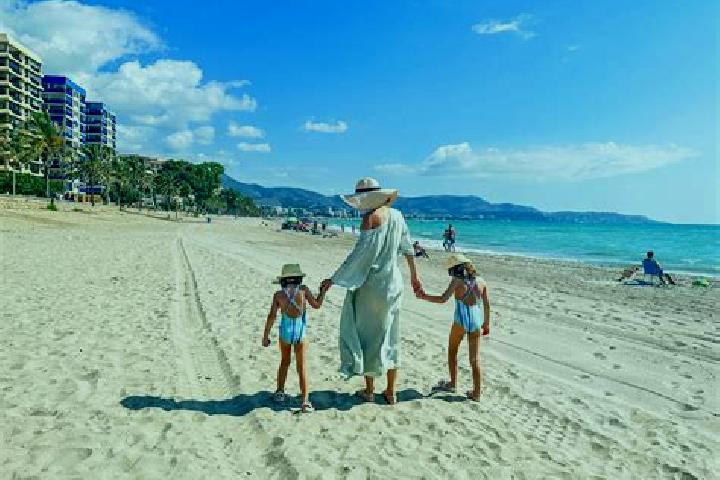 Escorts Benicassim, Spain — Local Companions