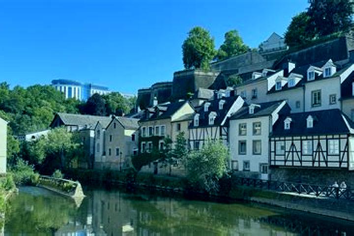Escorts Berbourg, Luxembourg — Local Companions