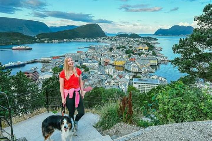 Escorts Berg, Norway — Local Companions
