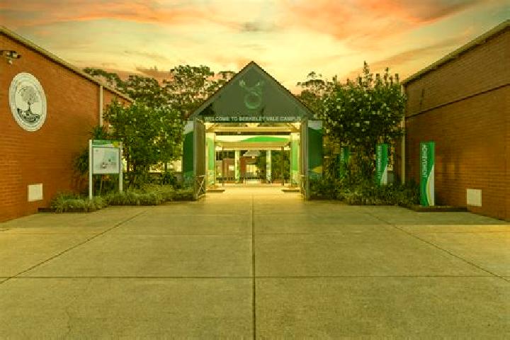 Escorts Berkeley Vale, Australia — Local Companions