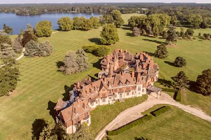 Escorts Betz-le-Chateau, France — Local Companions