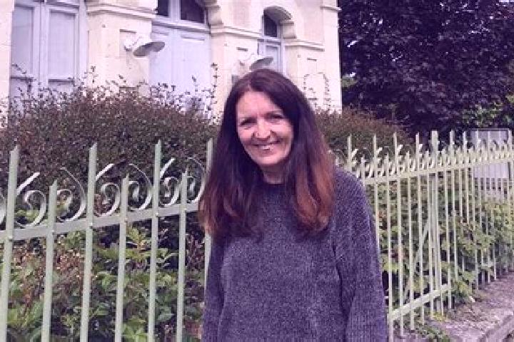 Escorts Blaison-Gohier, France — Local Companions