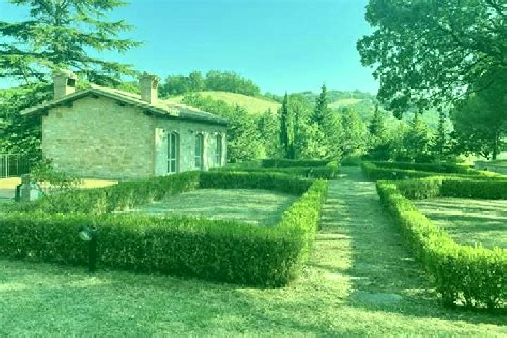 Escorts Borgo San Michele, Italy — Local Companions