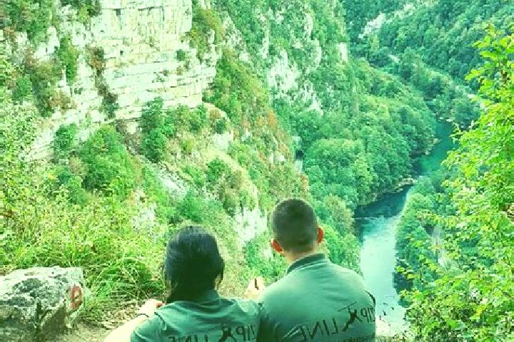 Escorts Bosanska Krupa, Bosnia and Herzegovina — Local Companions