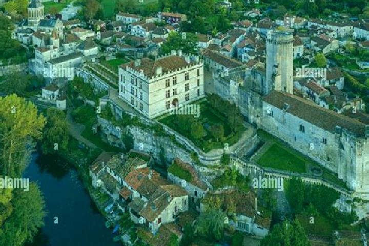 Escorts Bourdeilles, France — Local Companions