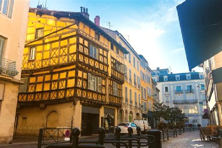 Escorts Bourg-en-Bresse, France — Local Companions