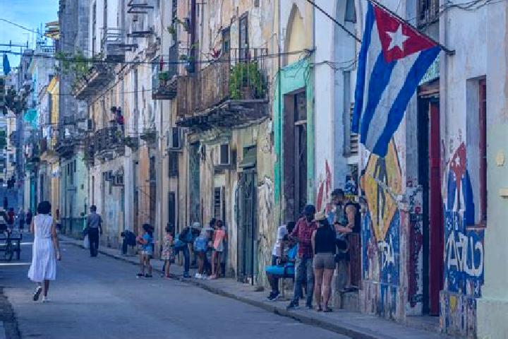 Escorts Boyeros, Cuba — Local Companions