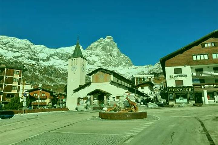 Escorts Breuil-Cervinia, Italy — Local Companions