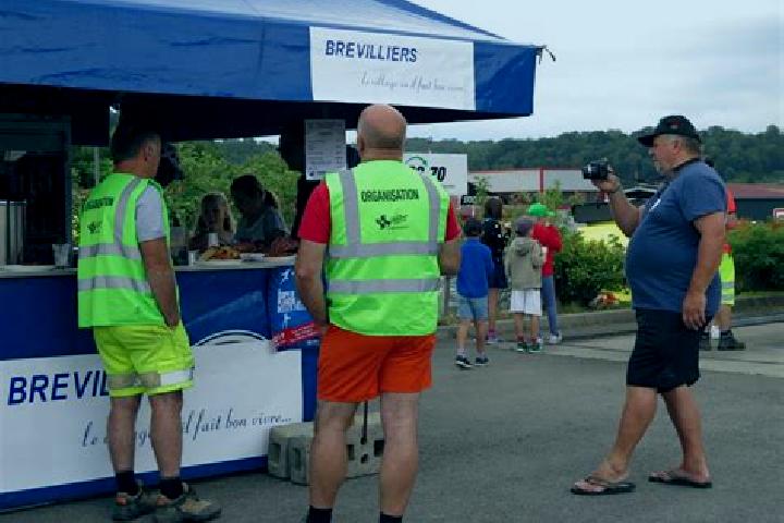 Escorts Brevilliers, France — Local Companions