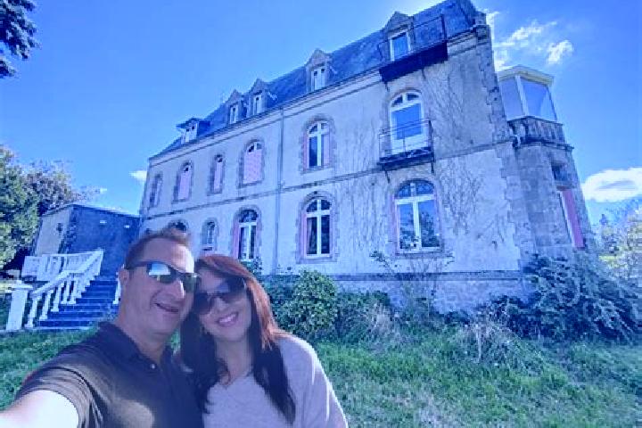 Escorts Brigueil-le-Chantre, France — Local Companions