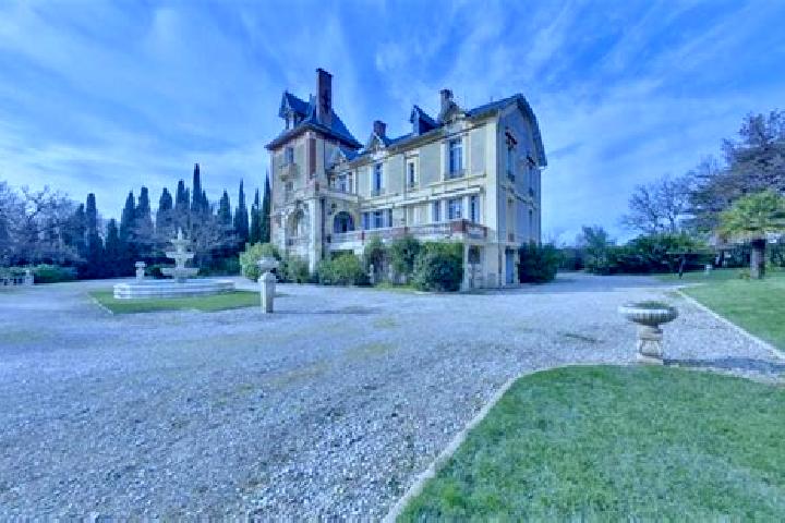 Escorts Brouilla, France — Local Companions