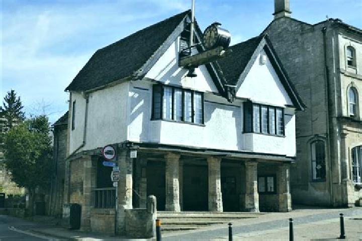 Escorts Burford, United Kingdom — Local Companions