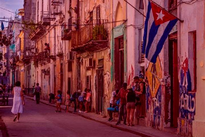 Escorts Cabanas, Cuba — Local Companions
