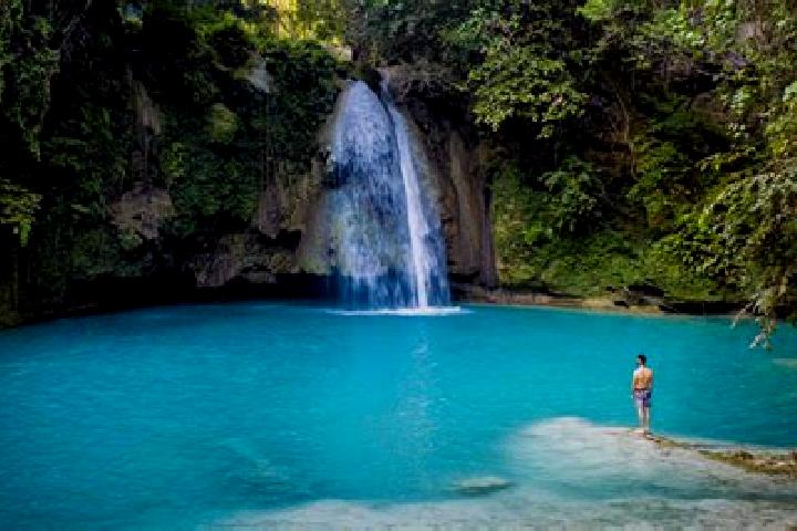 Escorts Cabul-an, Philippines — Local Companions