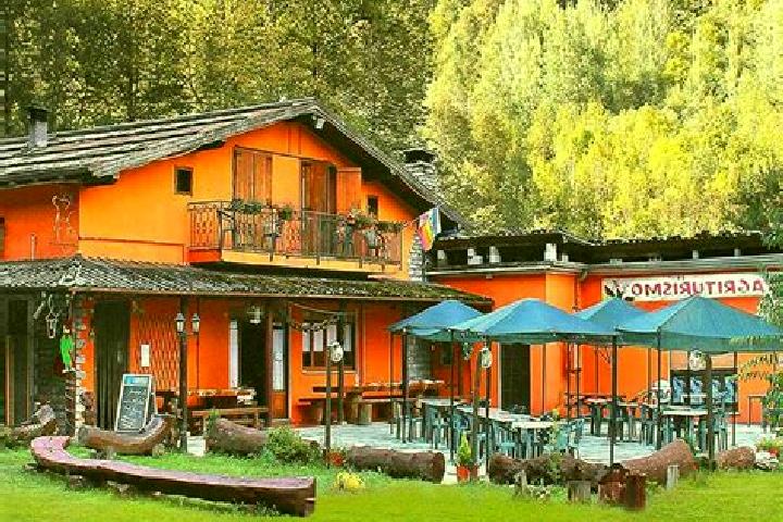 Escorts Calasca-Castiglione, Italy — Local Companions