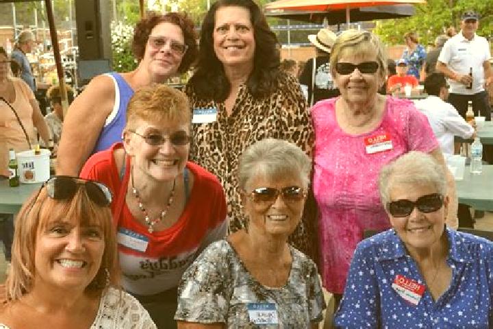 Escorts Calumet Park, United States — Local Companions