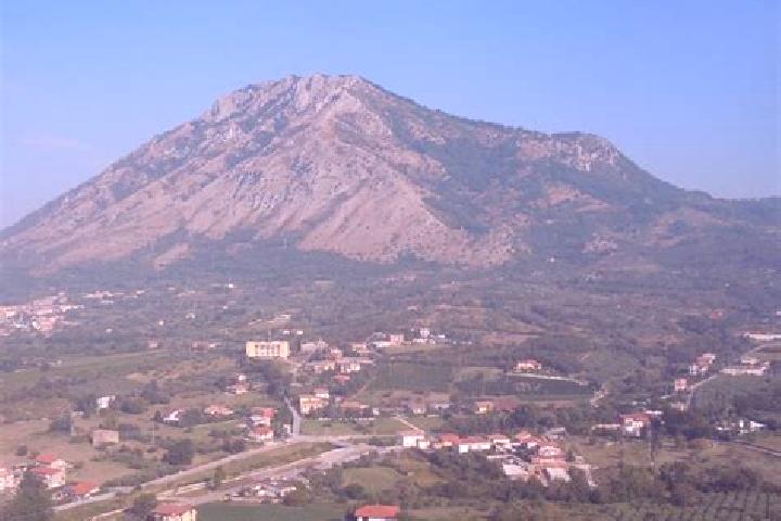 Escorts Campoli del Monte Taburno, Italy — Local Companions