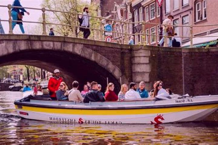 Escorts Canals, Spain — Local Companions