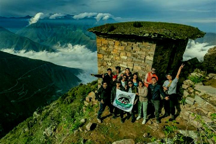 Escorts Canchayllo, Peru — Local Companions