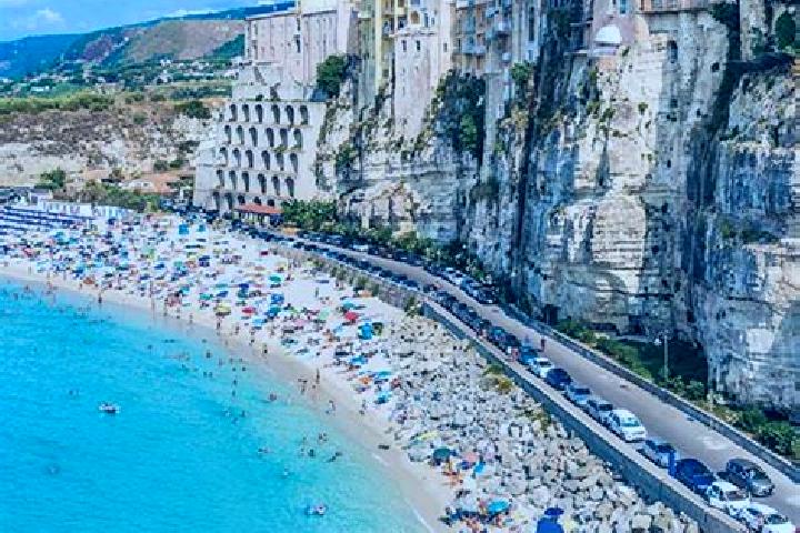 Escorts Candela, Italy — Local Companions
