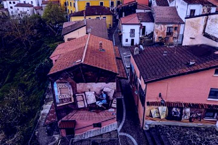 Escorts Cardano al Campo, Italy — Local Companions