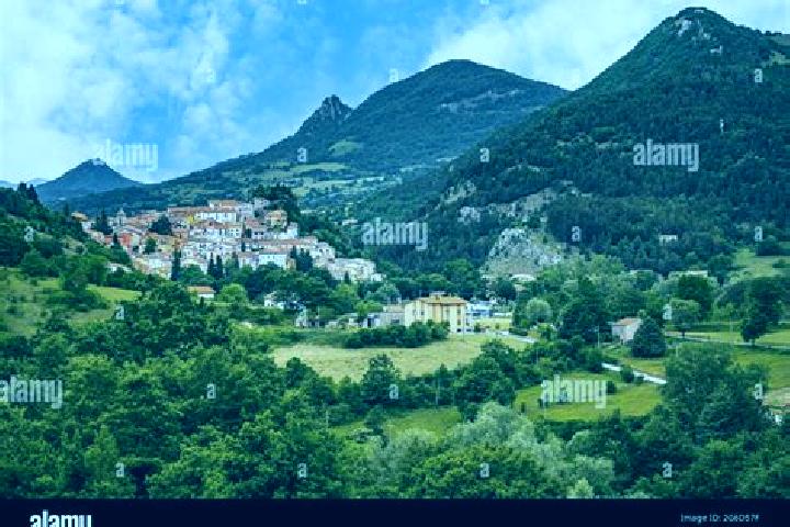 Escorts Carovilli, Italy — Local Companions
