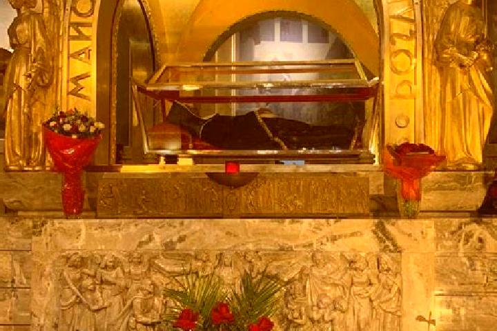 Escorts Cascia, Italy — Local Companions