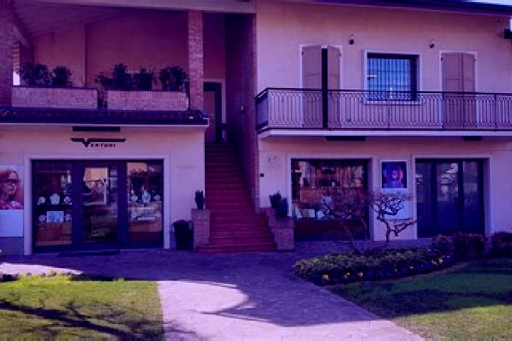 Escorts Cascina Nuova, Italy — Local Companions