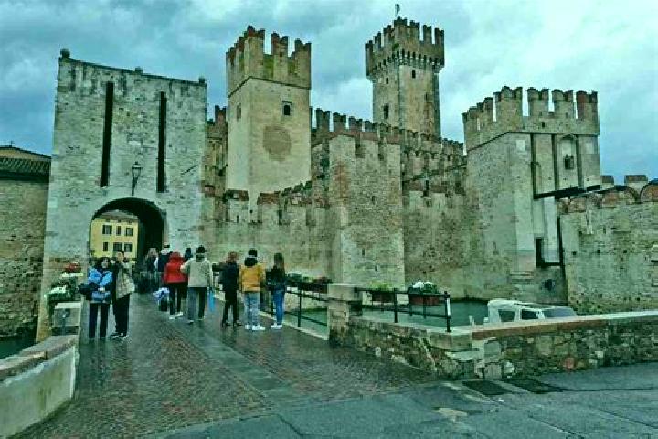 Escorts Castelgrande, Italy — Local Companions