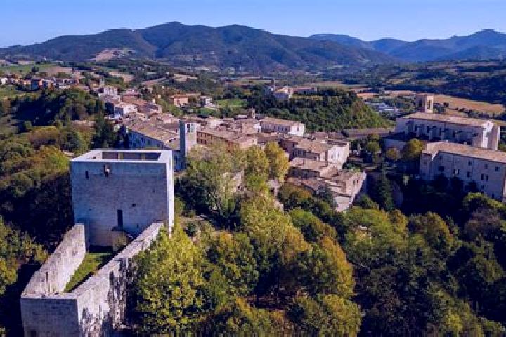 Escorts Castelpoto, Italy — Local Companions