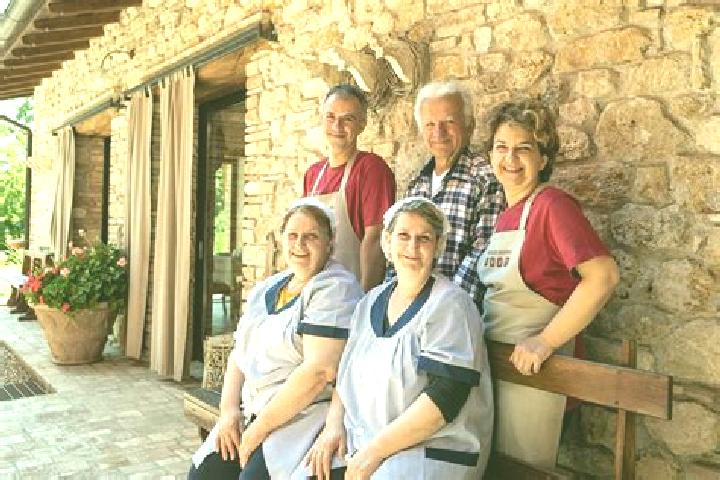 Escorts Casteltodino, Italy — Local Companions