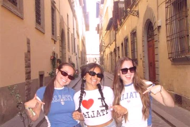Escorts Castiadas, Italy — Local Companions