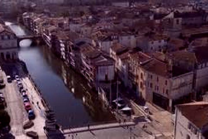 Escorts Castres-Gironde, France — Local Companions