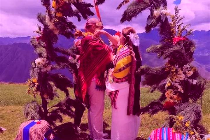 Escorts Cayhuayna, Peru — Local Companions