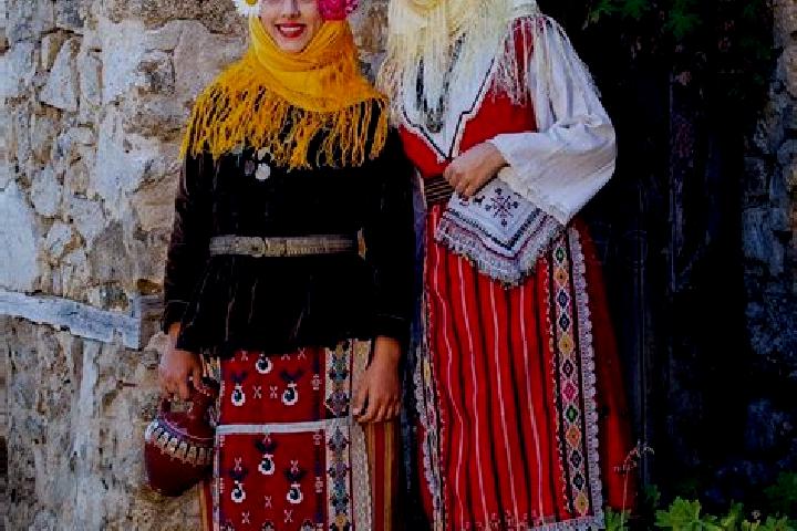 Escorts Ceamurlia de Sus, Romania — Local Companions