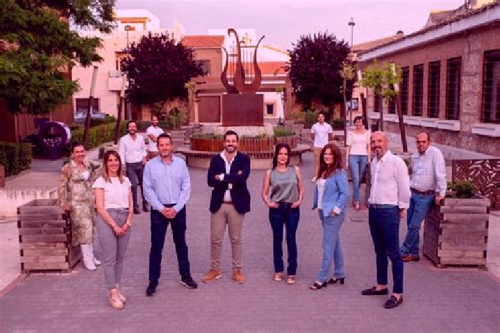 Escorts Cedillo del Condado, Spain — Local Companions