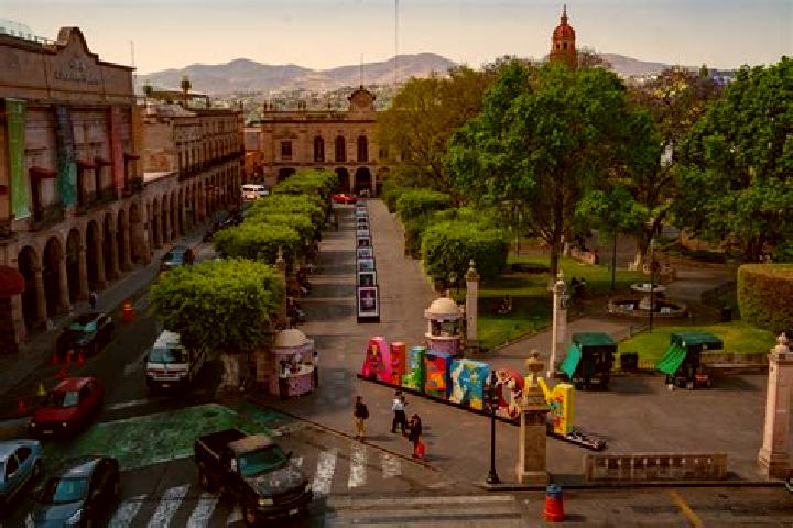 Escorts Centro de Arriba, Mexico — Local Companions