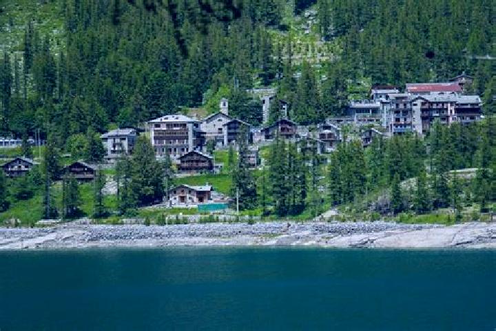 Escorts Ceresole Reale, Italy — Local Companions