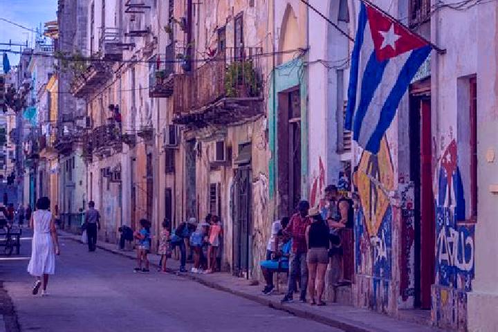 Escorts Cerro, Cuba — Local Companions