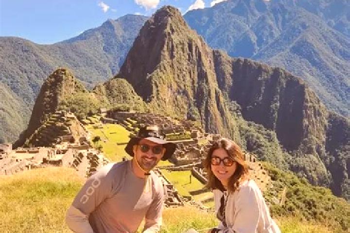 Escorts Charat, Peru — Local Companions