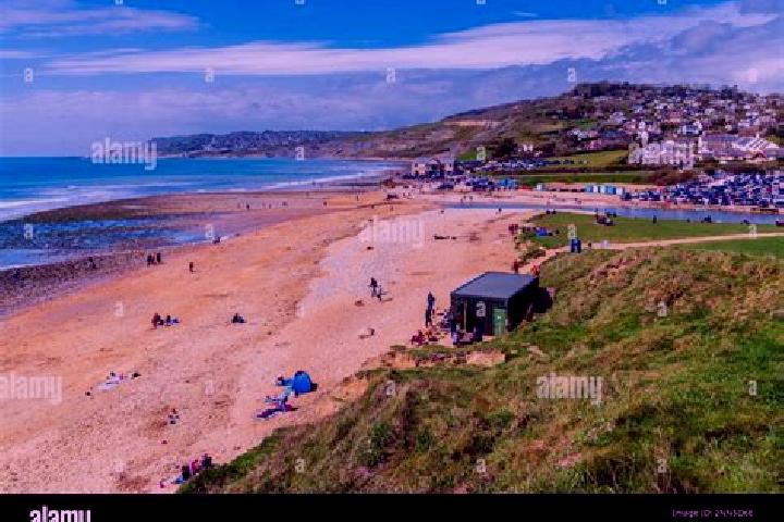 Escorts Charmouth, United Kingdom — Local Companions