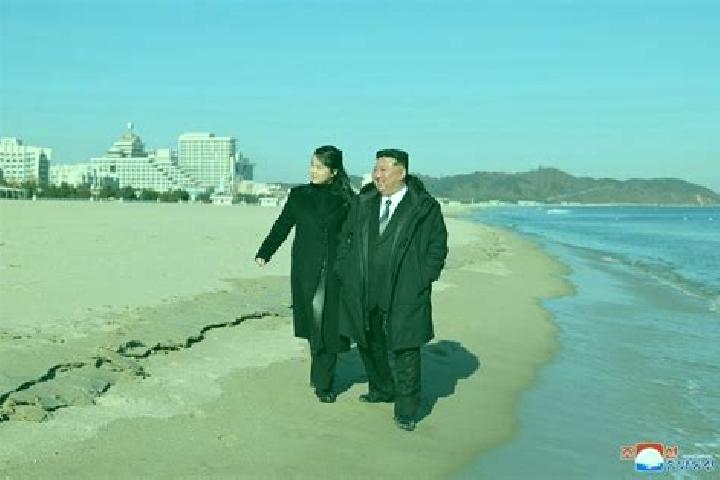 Escorts Chasong, North Korea — Local Companions