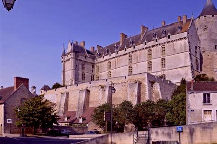 Escorts Chateaudun, France — Local Companions